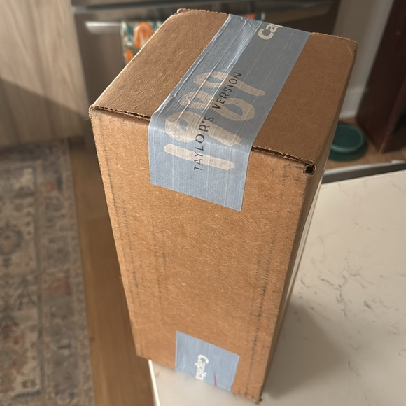 Taylor Swift x Capital One 1989 Taylor’s Version Cardholder Exclusive Travel Mug - Picture 2 of 5